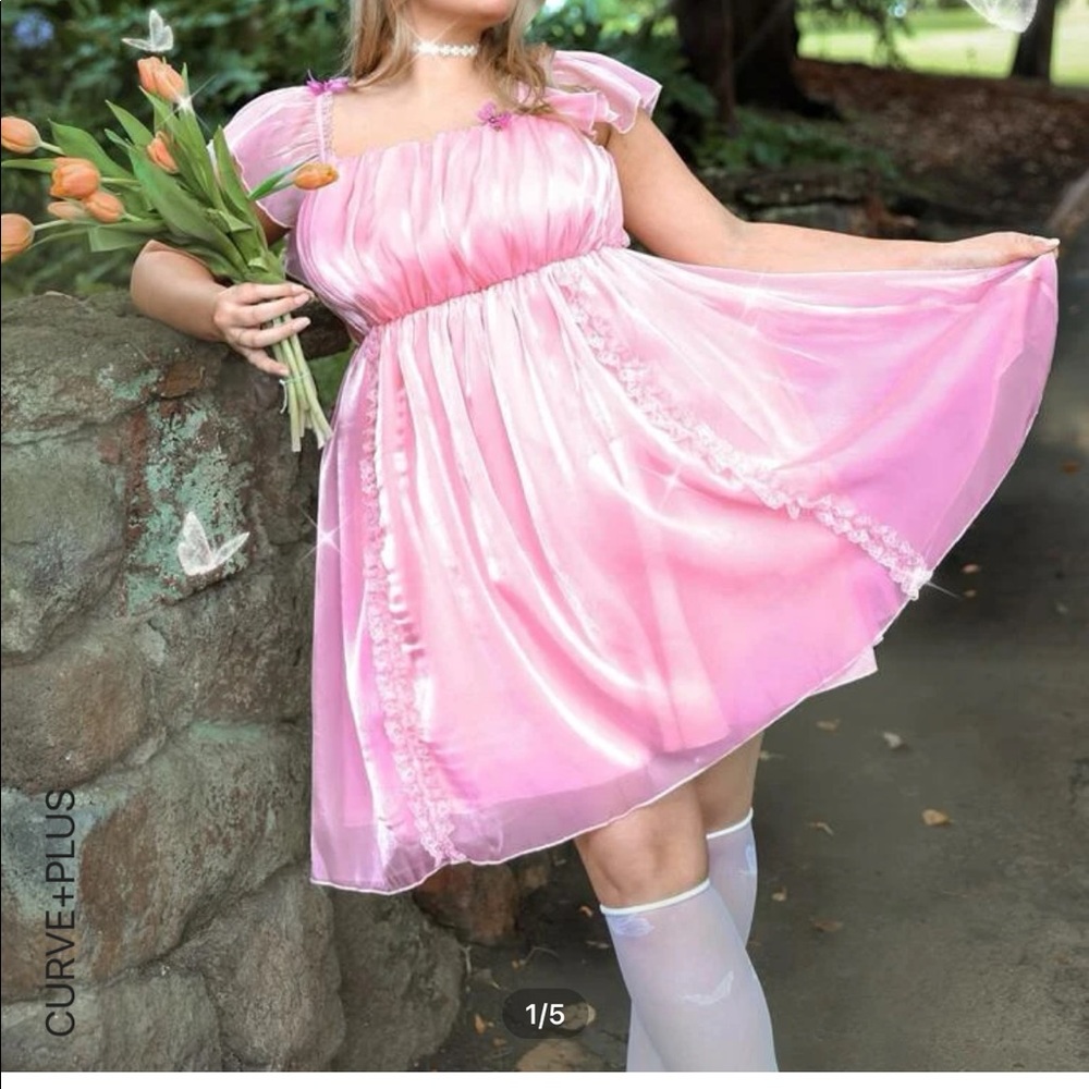 Not for sale! Looking for this dress or one similar!